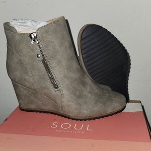SOUL Naturalizer Women's Gray Wedge Boots